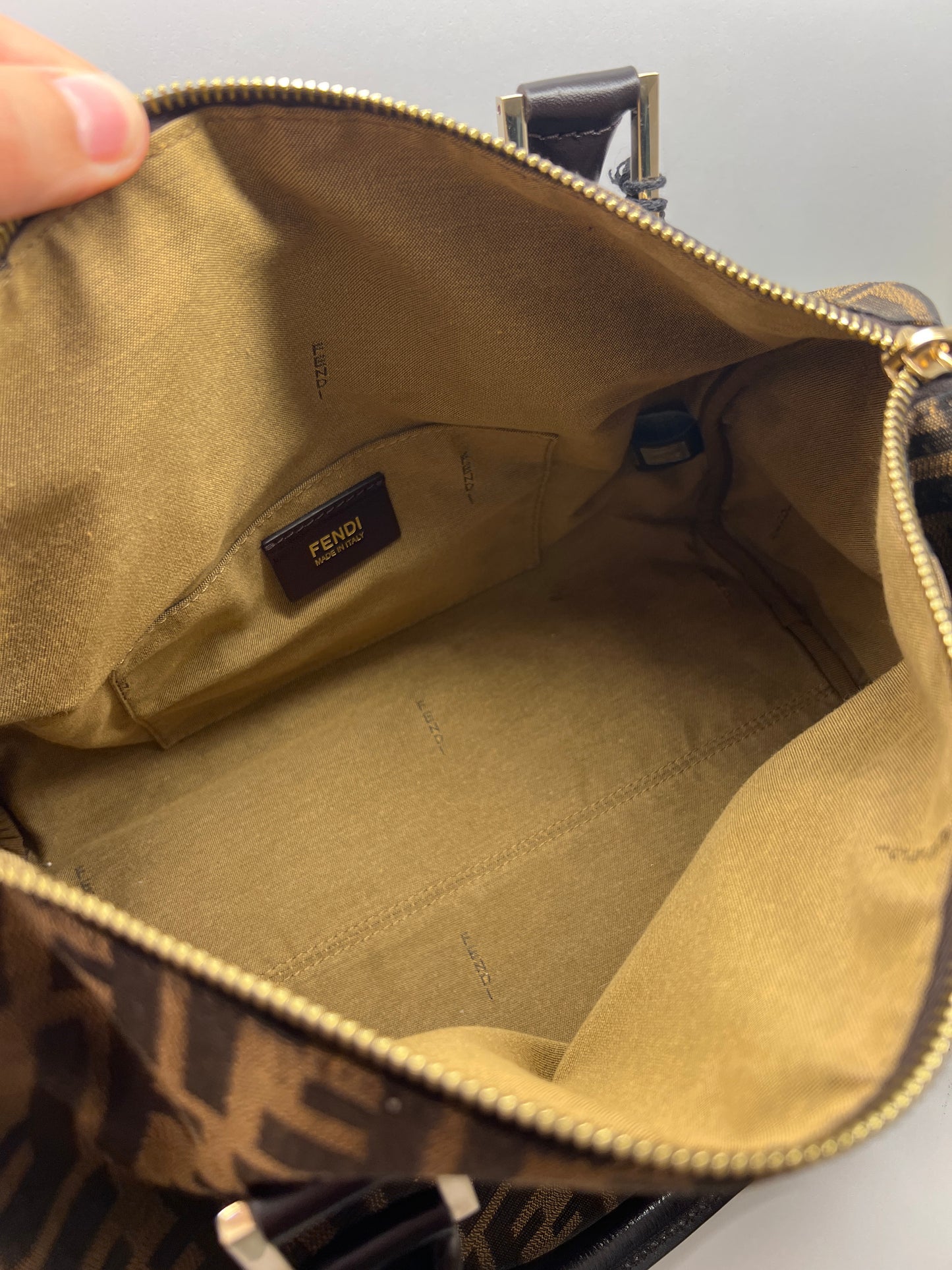 Fendi Boston Bag Zucca Canvas – Icona di Stile