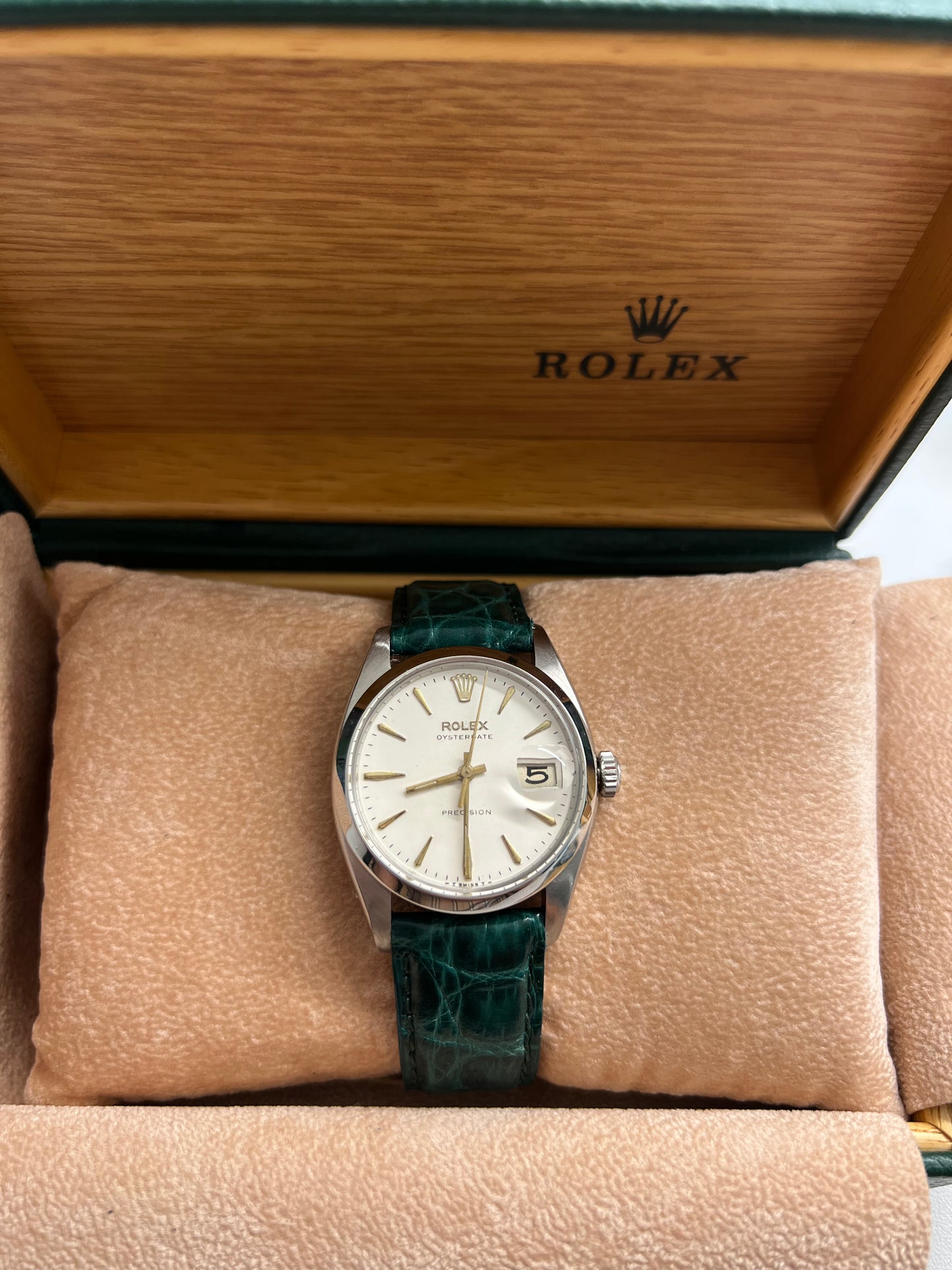 Rolex Oyster Perpetual Date – Cinturino Coccodrillo Nuovo