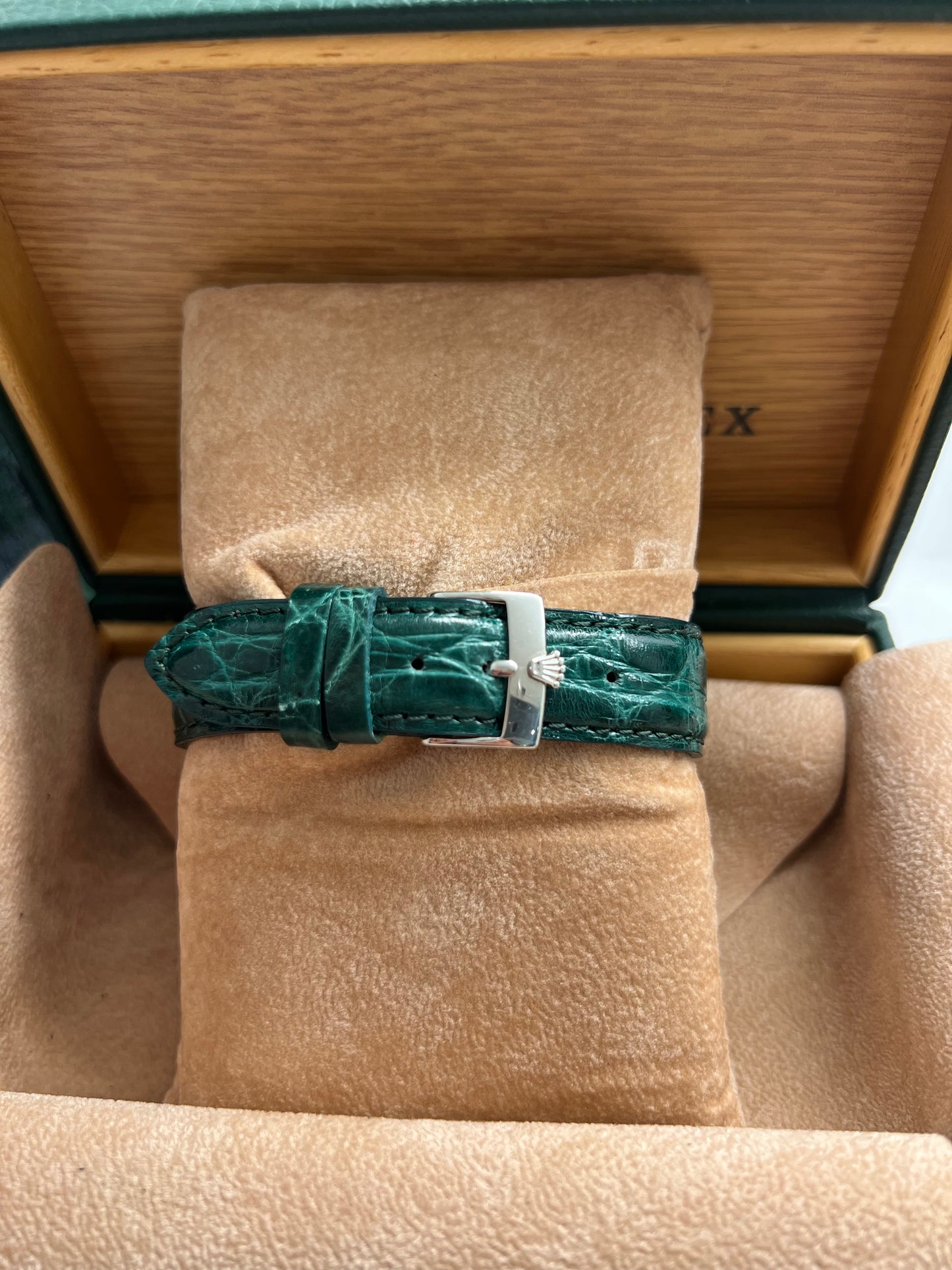 Rolex Oyster Perpetual Date – Cinturino Coccodrillo Nuovo