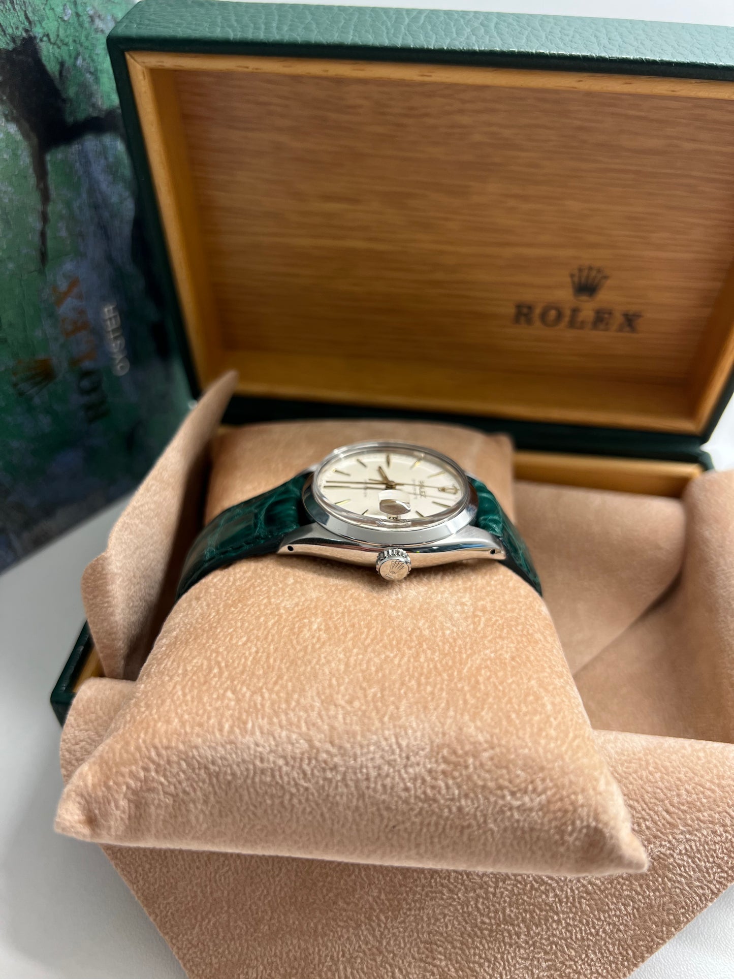 Rolex Oyster Perpetual Date – Cinturino Coccodrillo Nuovo
